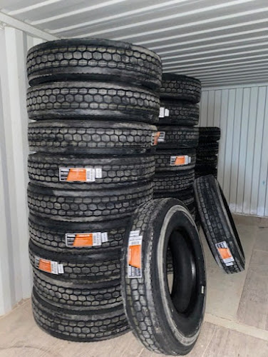 L&L Tire Technicians